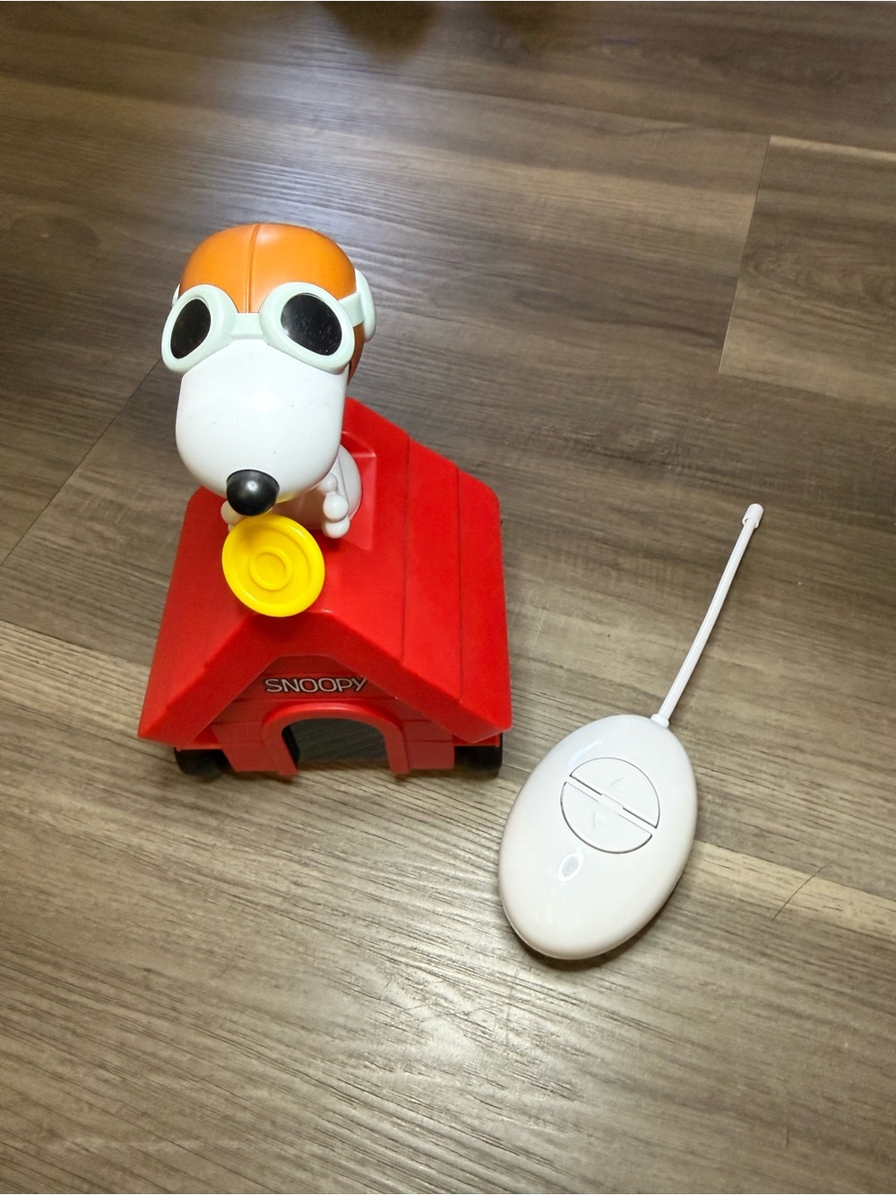 Snoopy Remote Control Ride-On Toy - Red/White - Picture 4 of 4